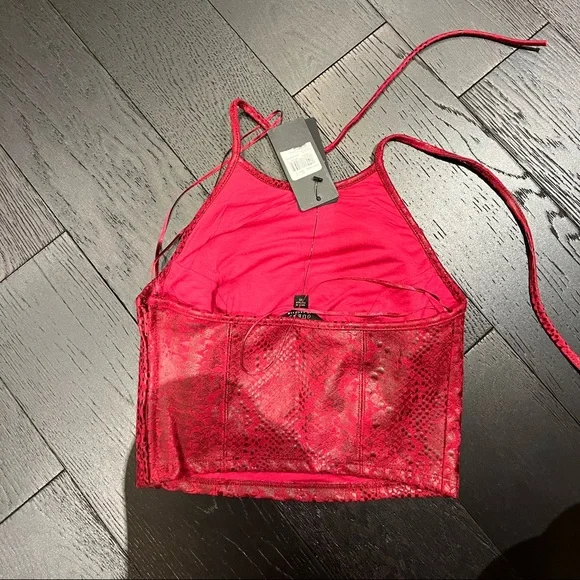 Red halter - Picture 4 of 4